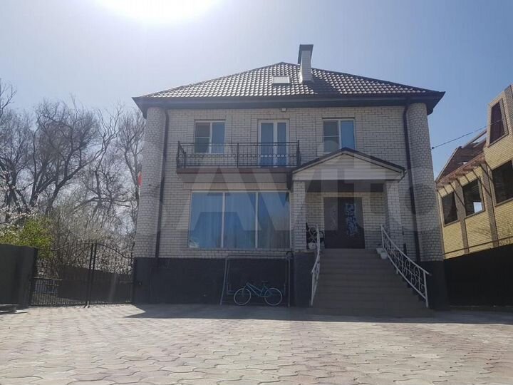 Коттедж 370 м² на участке 8 сот.