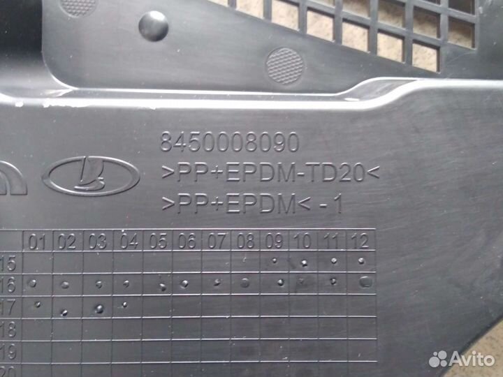 Накладка в проем стеклоочистителей (жабо) Веста