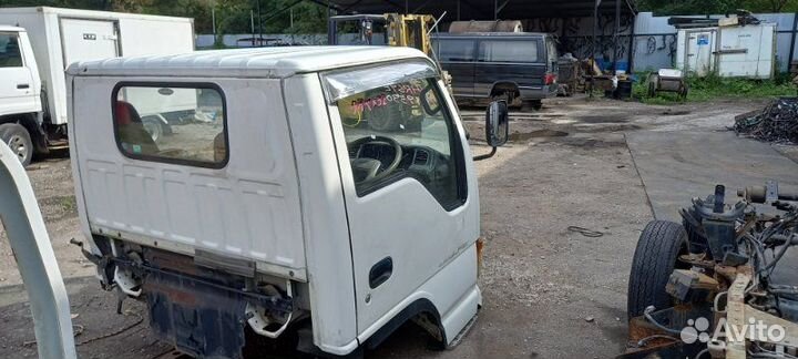 Кабина Isuzu Elf NHR69E 4JG2 1995