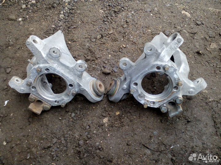 Задний опорный кулак BMW X5 e53