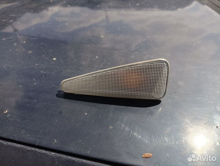 Повторитель поворота Renault Sandero