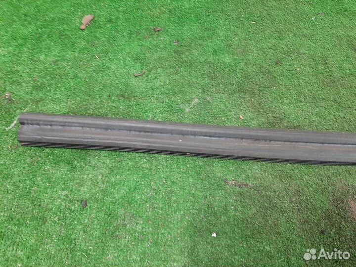 Уплотнитель жабо Peugeot 3008 2010