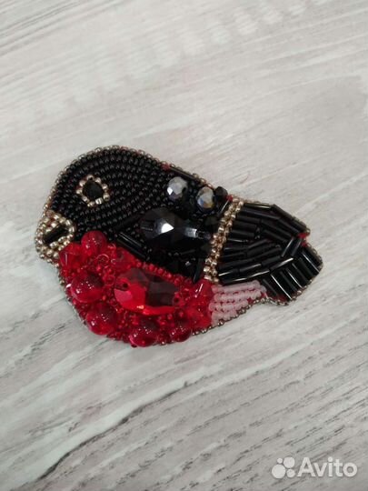 Брошь из бисера ручная работа