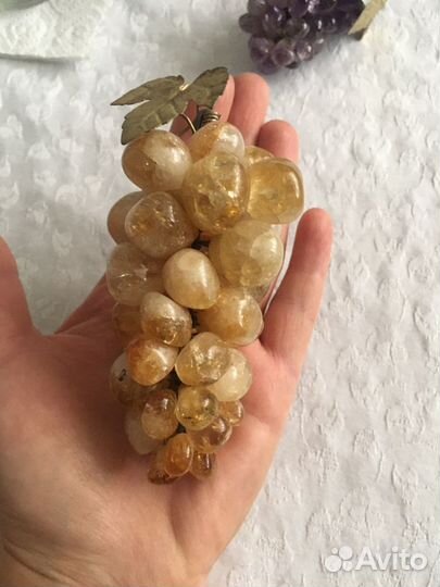 Виноградные гроздья из натурального камня