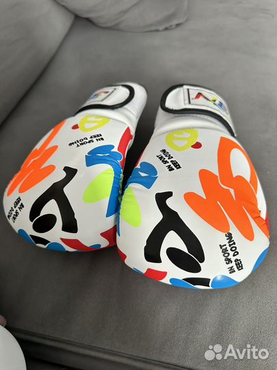 Шлем с перчатками