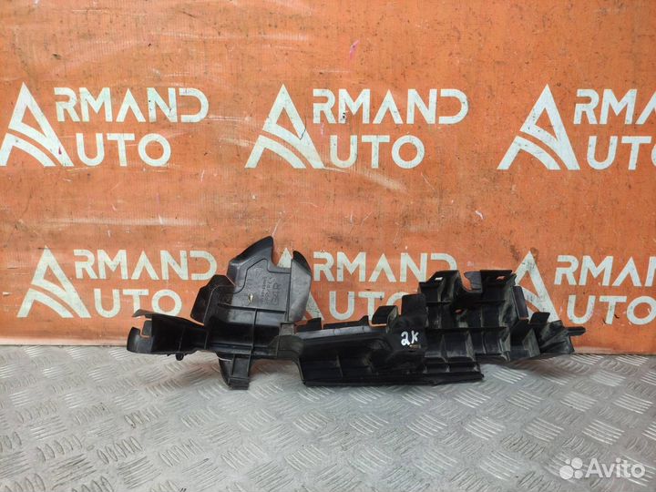 Дефлектор радиатора правый Toyota Camry 8 XV70