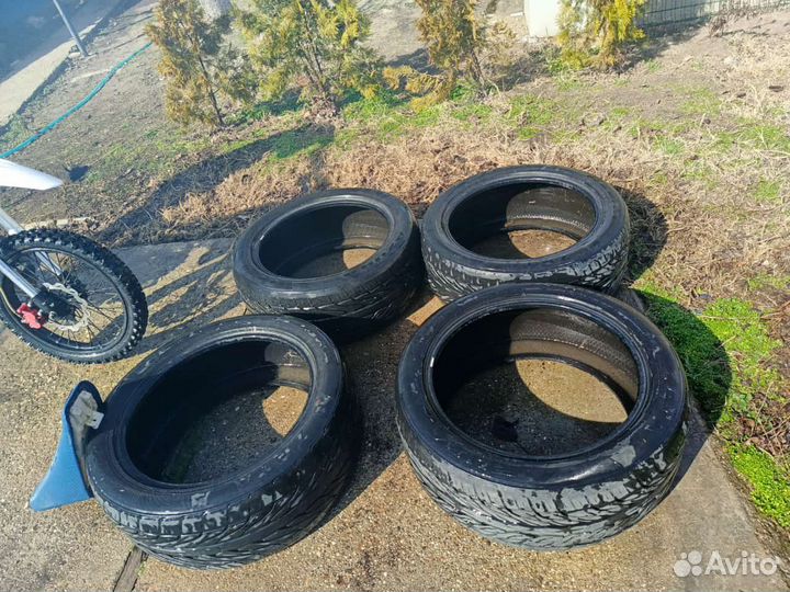 Acustica Challenger 275/45 R20