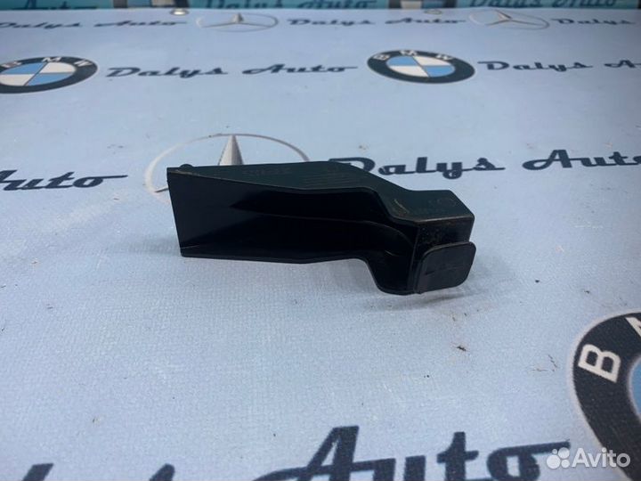 Подпорка задней полки Mercedes-Benz E-Class W210