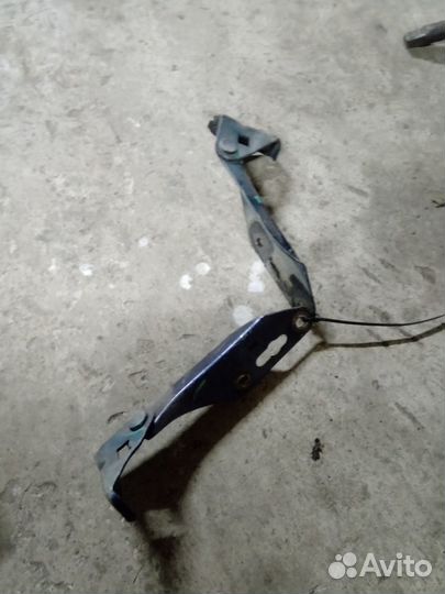 Крепление капота Хонда Орхия