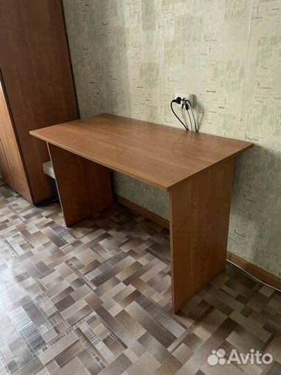 Письменный стол