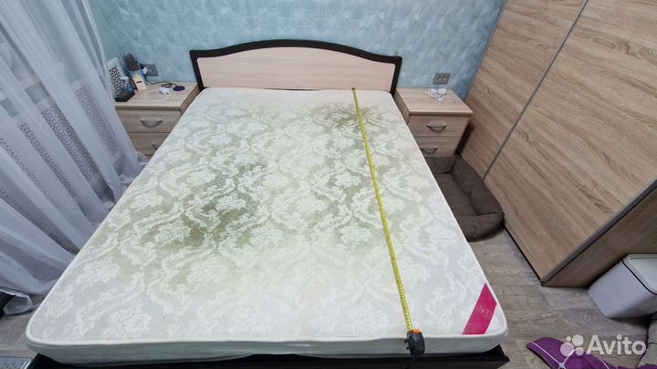 Кровать двухспальная с матрасом 160 200