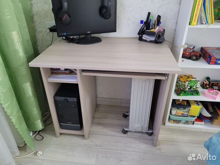 Стол компьютерный/письменный