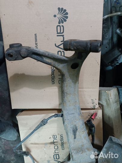 Правый поворотный кулак Volkswagen Passat B5+