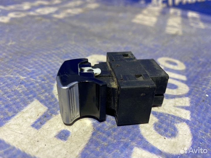 Кнопка стеклоподъемника Lifan Solano седан 2011