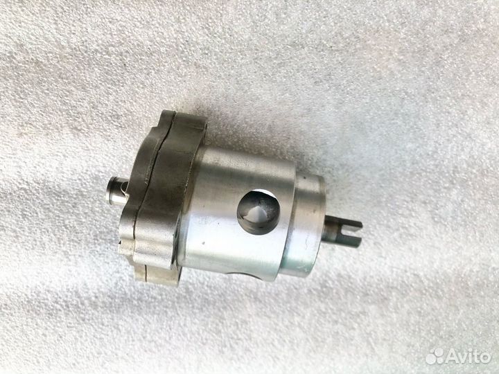 Suzuki RF 400 маслонасос