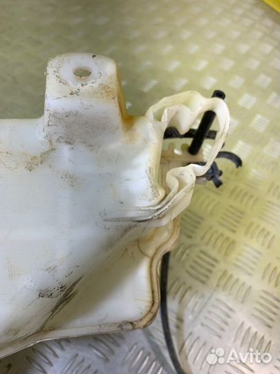 Бачок омывателя Toyota Hilux (2015-2021) 2.4 D