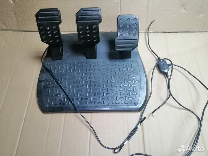 Игровые педали Thrustmaster