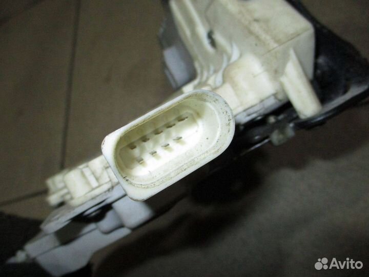 Замок двери задней левой Audi Q7 (4L)