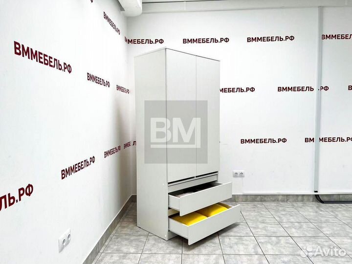 Шкаф белый распашной