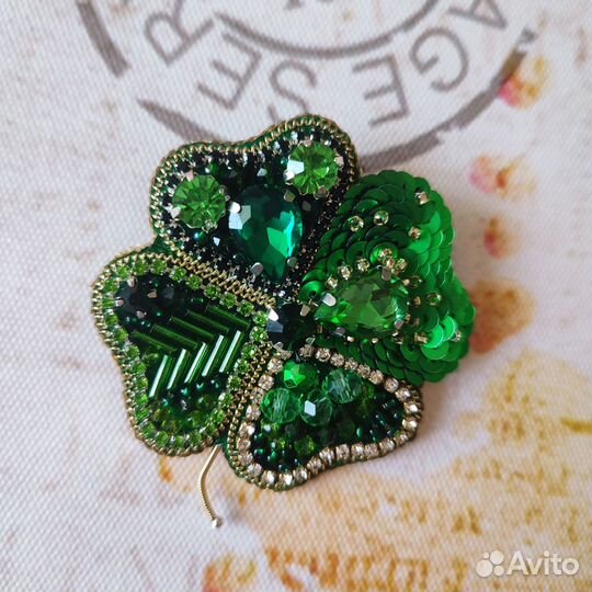 Броши вышитые бисером