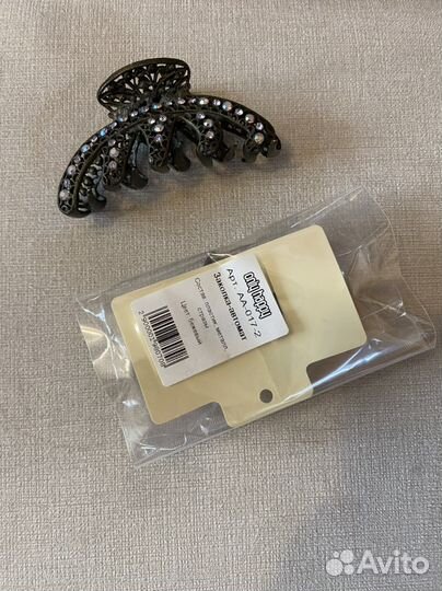 Заколка для волос со стразами