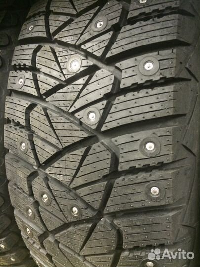 Goodyear Ultragrip 600 215/65 R16