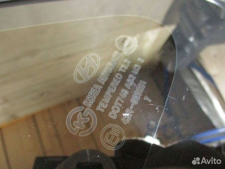 Стекло кузовное глухое левое Hyundai Elantra 4