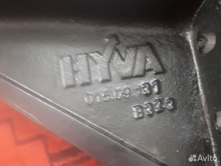 Подьемный кроштейн праый для FC