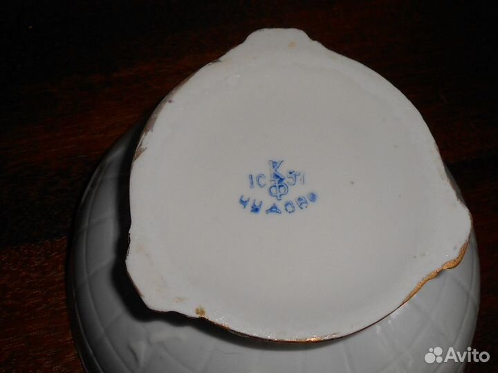 Фарфоровая шкатулка, Голубь мира