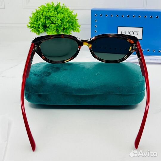 Солнцезащитные очки gucci