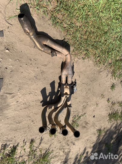 Много запчастел на honda cbr 954