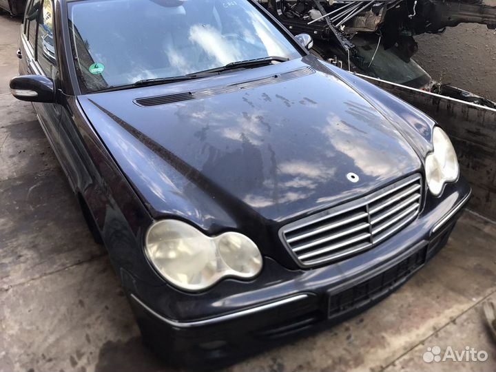 Капот на мерседес w203
