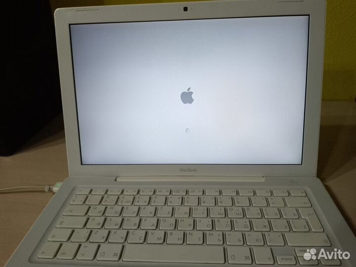 MacBook 13 (2007) вместе с зарядным устройством