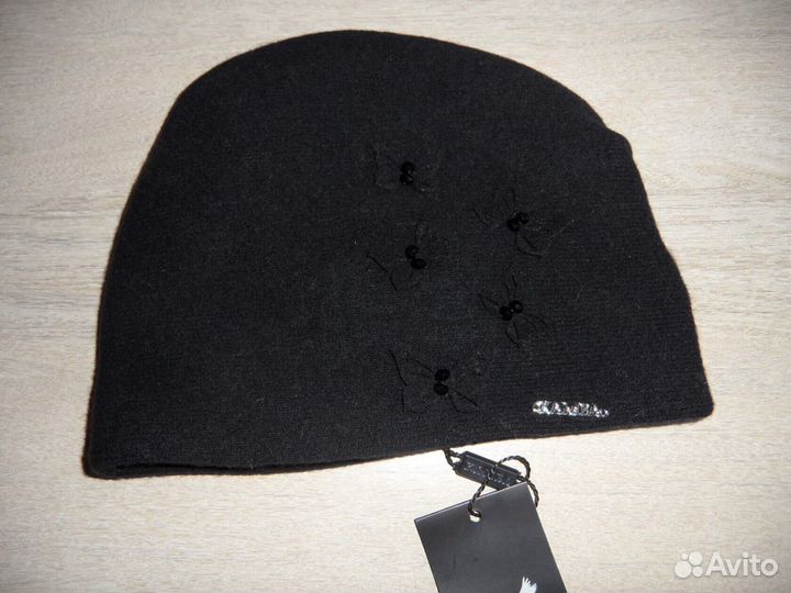 Новая зимняя шапка Kamea черная с бабочками
