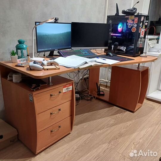 Компьютерный стол