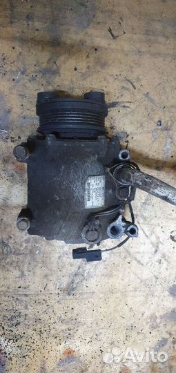 Компрессор кондиционера MN185570 Mitsubishi Lancer