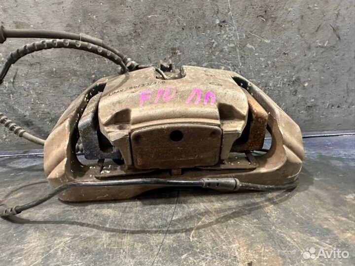 Суппорт передний левый Bmw 5 F10 N55B30A 3.0T