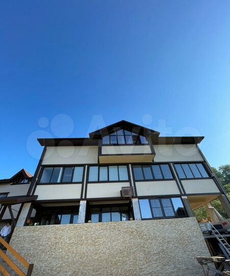 Дом 1000 м² на участке 20 сот.