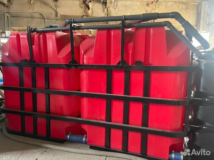 Емкость пластиковая в обрешетке под воду кас