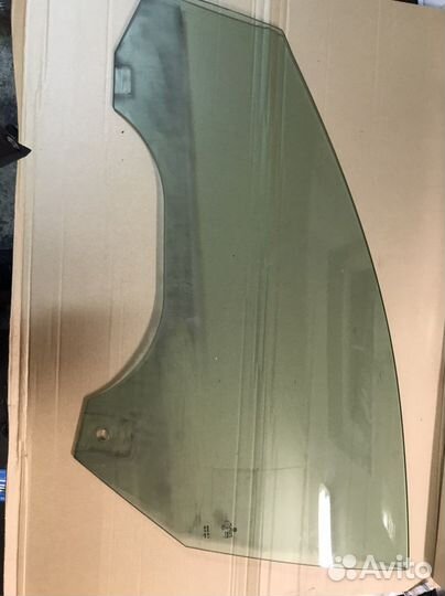 Стекло передней левой двери VW Passat CC