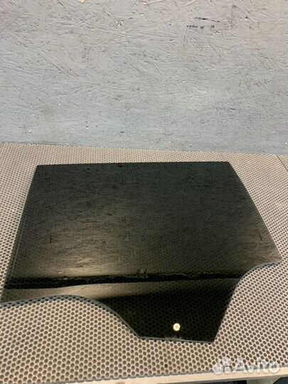 Стекло двери заднее левое Volkswagen Teramont cdvc