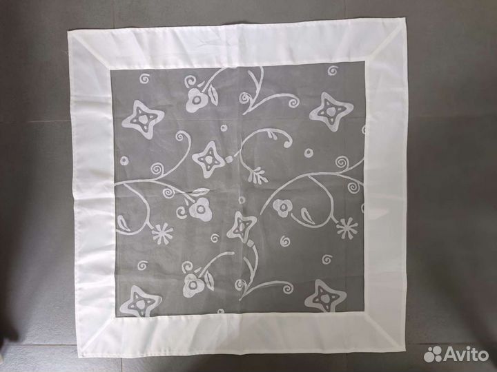 Скатерть белая, акцентная, шелк, новогодняя