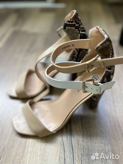 Босоножки 39р