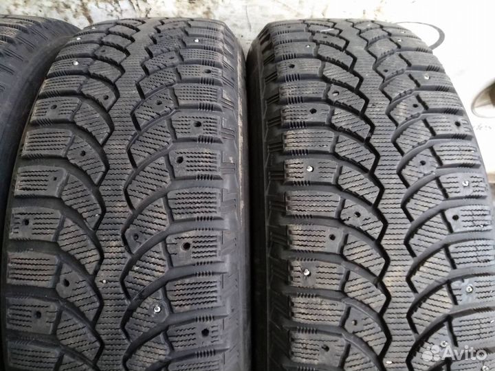 Bridgestone Blizzak Spike-01 225/65 R17 106T