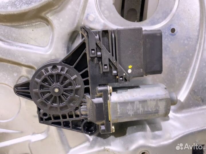 Стеклоподъемник задний левый Volkswagen Passat B5