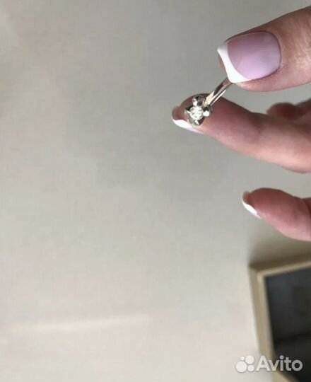 Кольцо с бриллиантом