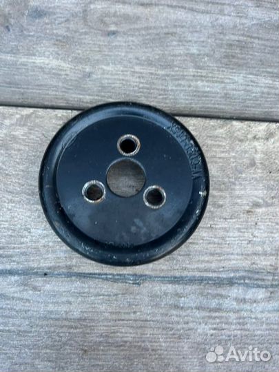 Шкив помпы Ford Focus 1 седан 1.8 2004