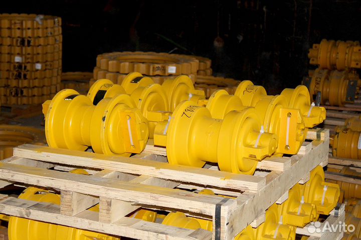 Каток опорный двубортный для бульдозера