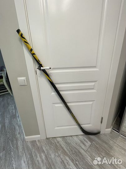 Клюшка хоккейная правый хват bauer новая int