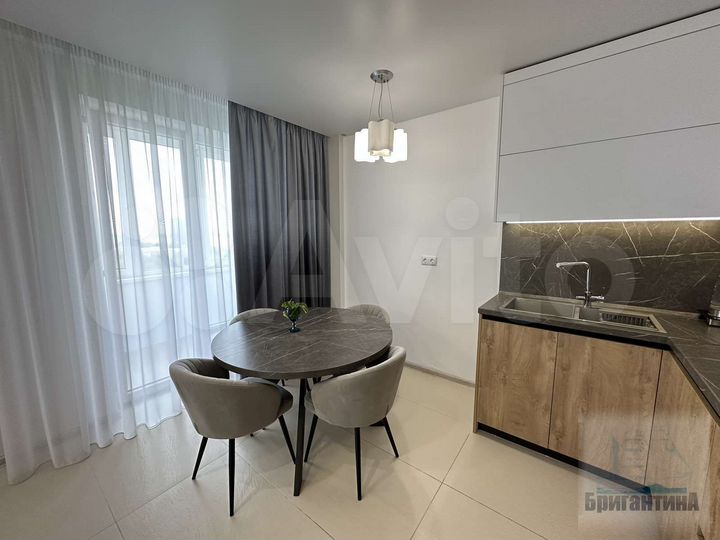 2-к. квартира, 80 м², 13/23 эт.